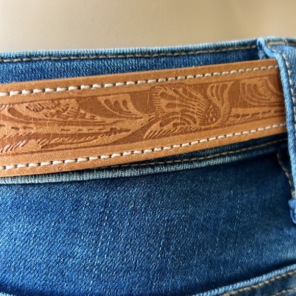 Really nice light brown embossed western style ranger belt w/gunmetal buckle